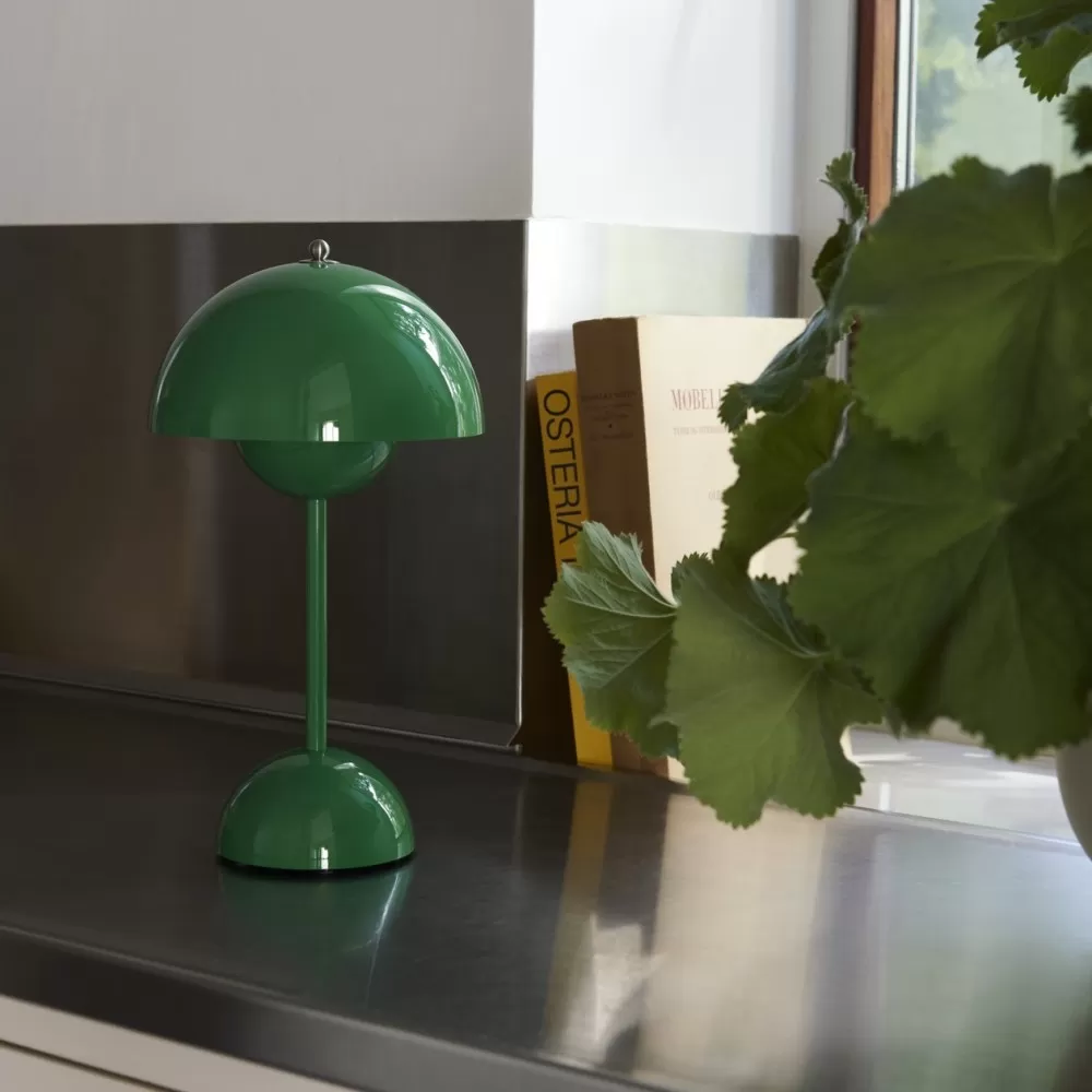 Lampa stołowa Flowerpot VP9 signal green Andtradition