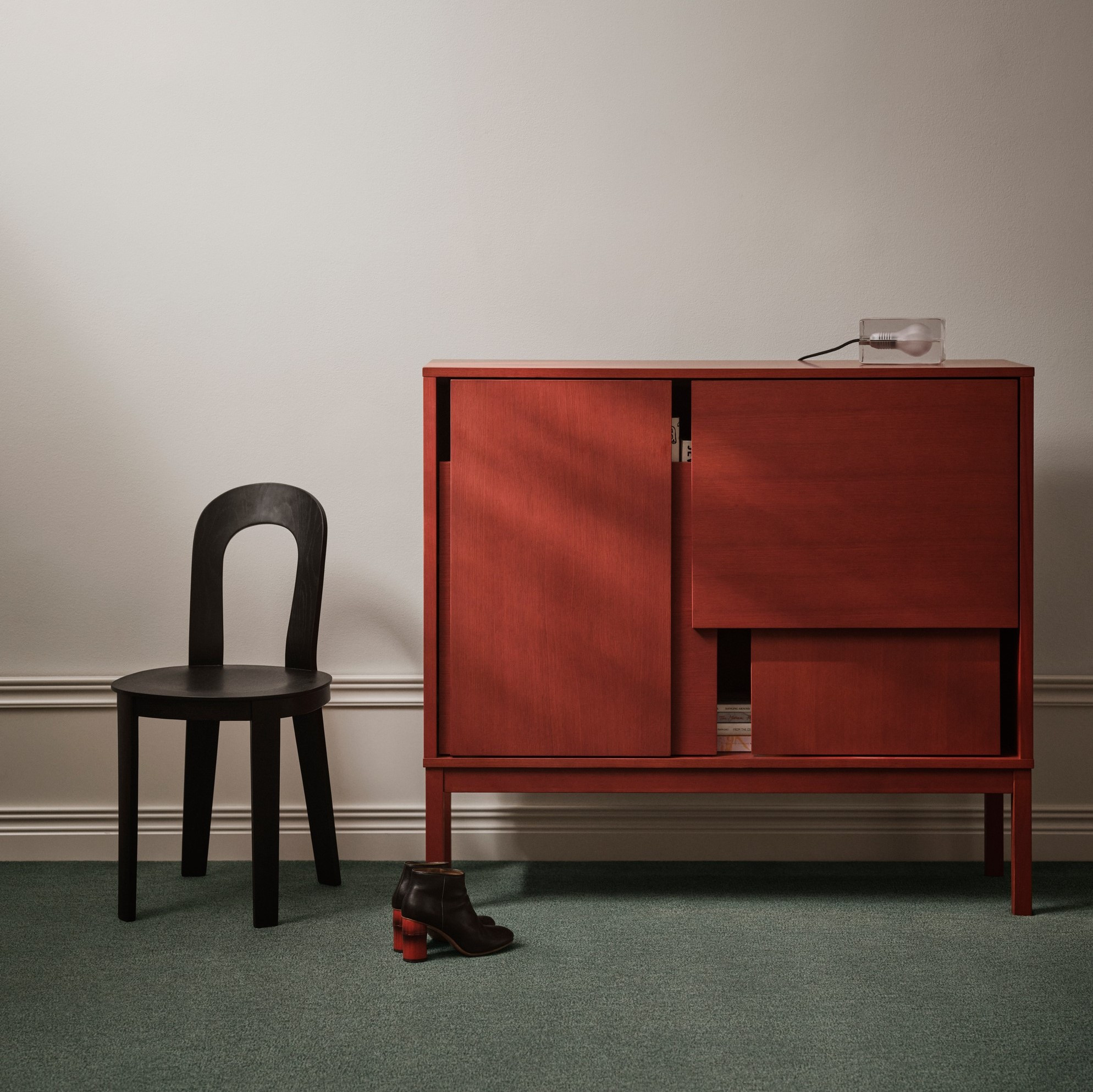 Komoda Layer With Legs Czerwona Design House Stockholm