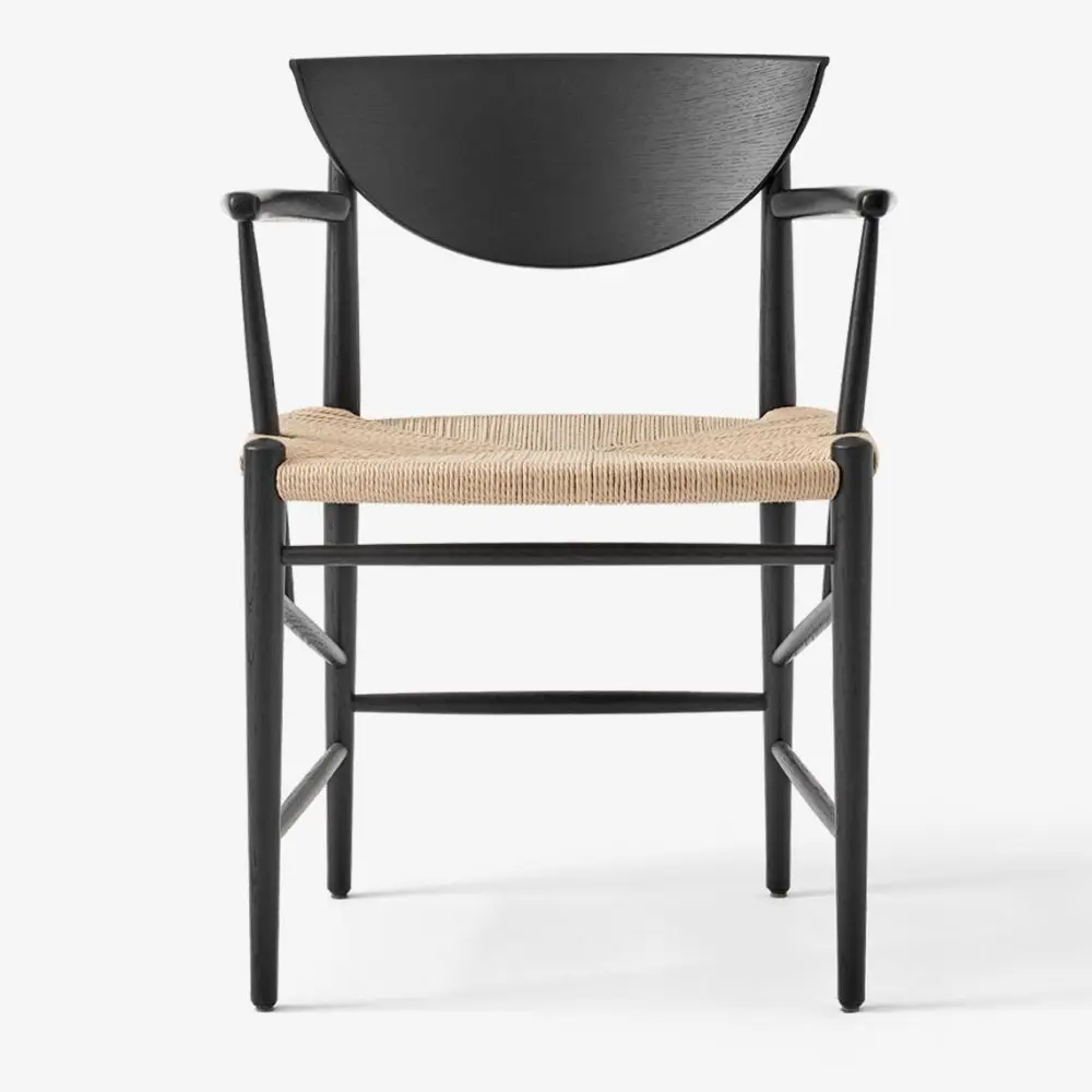 Krzesło Drawn HM4 dąb lakierowany na czarno Andtradition