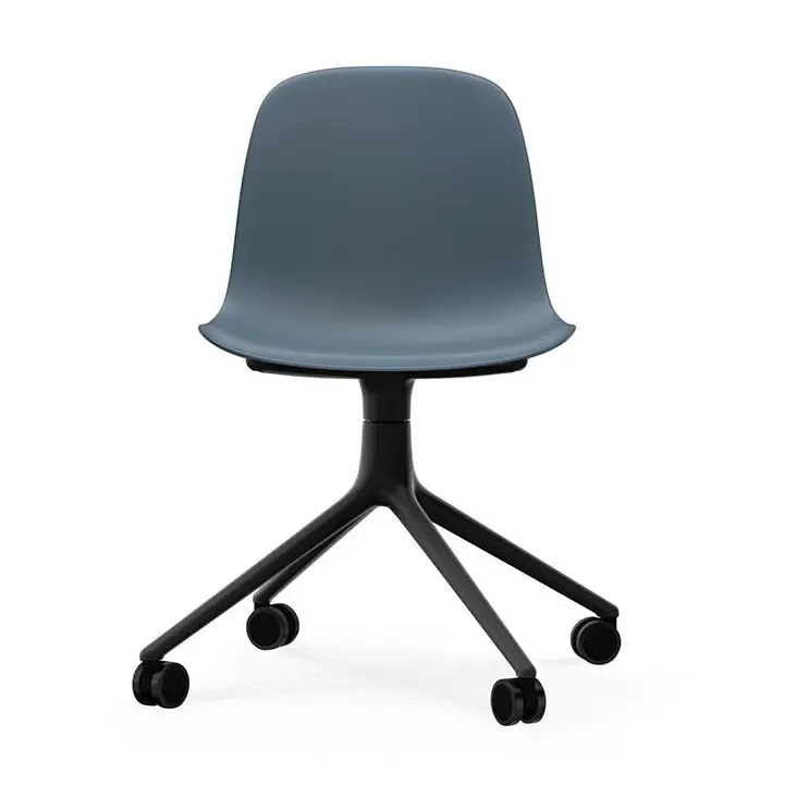 Krzesło biurowe Form czarna podstawa niebieskie Normann Copenhagen