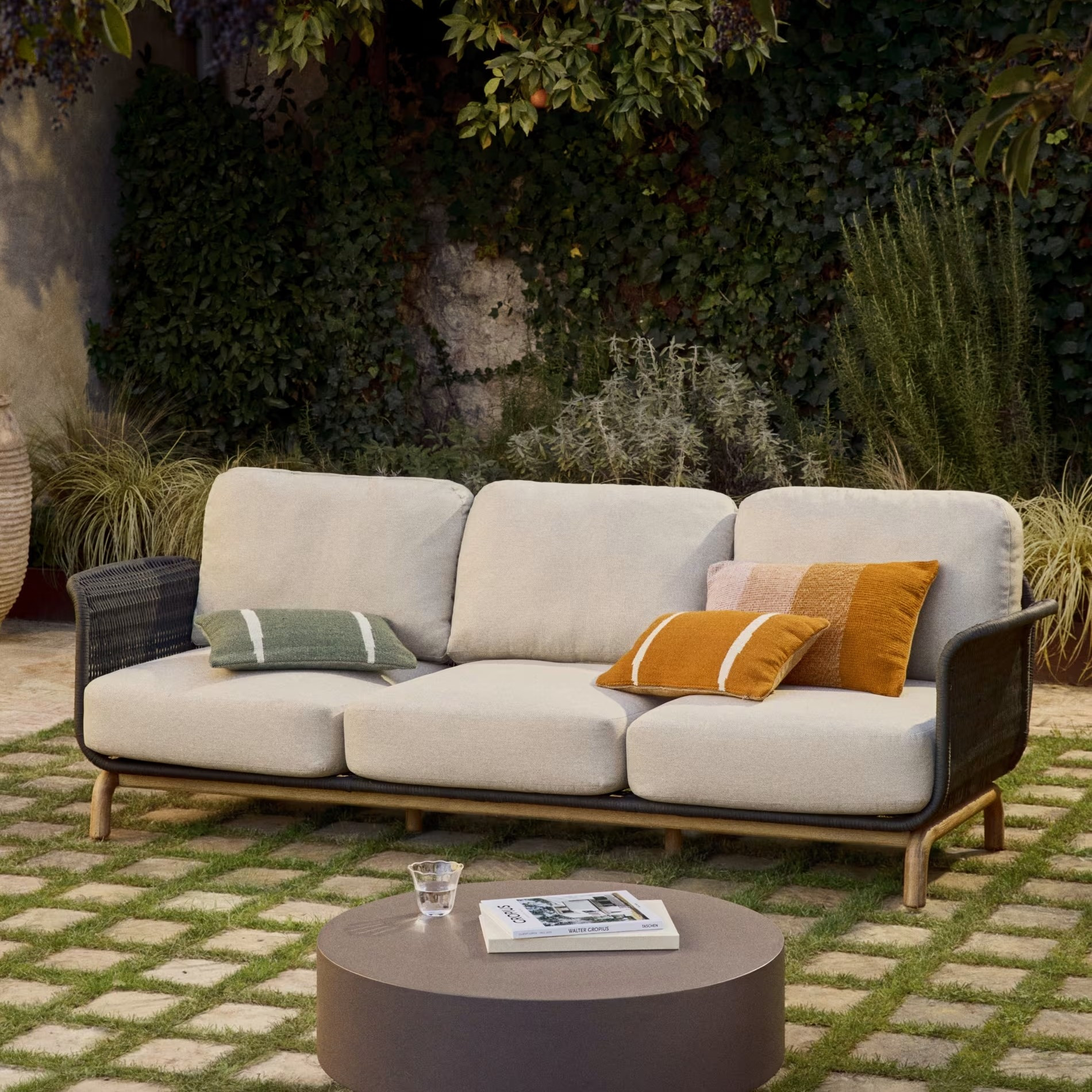 Sofa Ogrodowa Alipa 3-Osobowa Ciemnoszara Kave Home