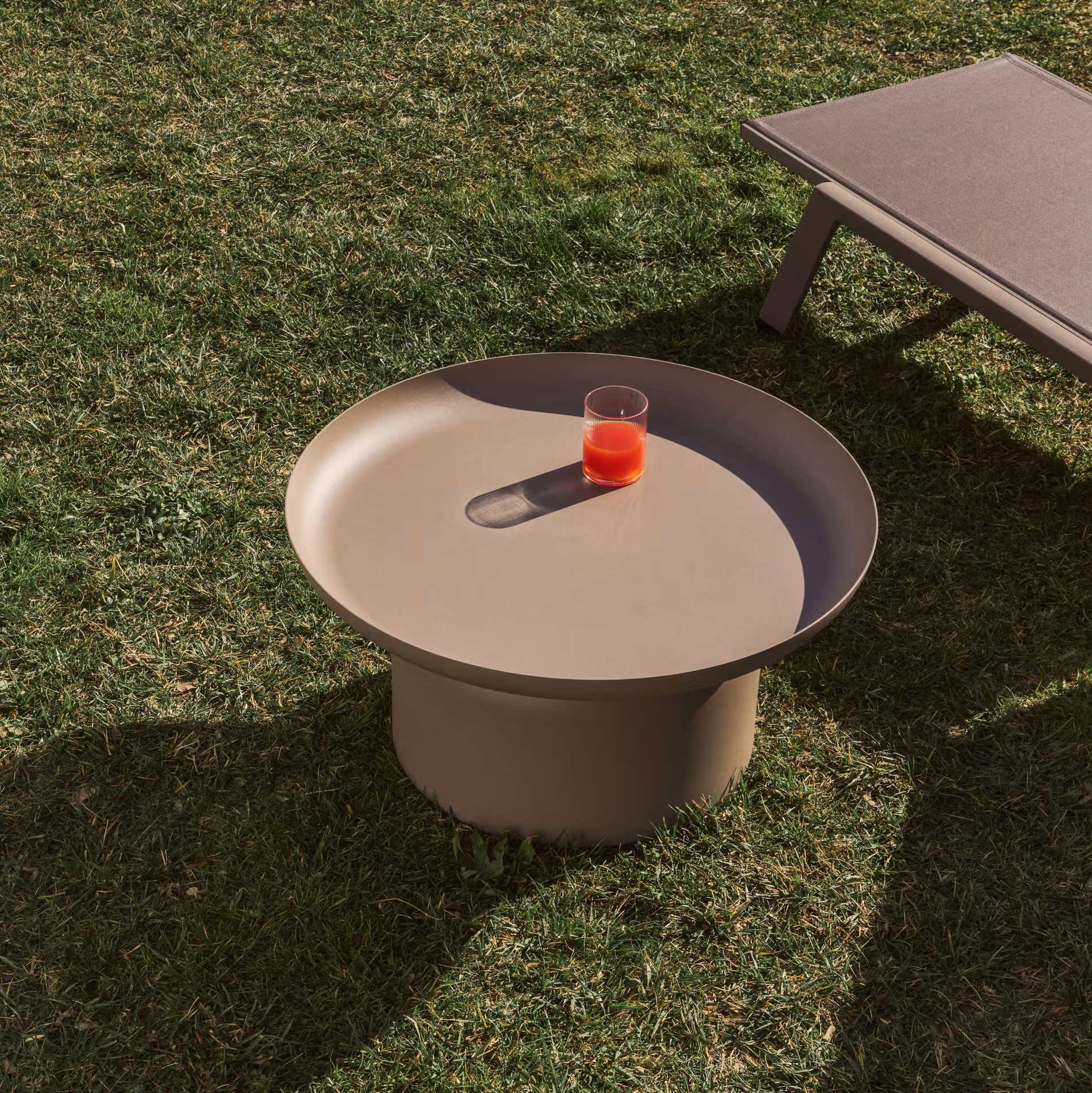 Stolik Ogrodowy Arcola 70 Cm Beżowy Kave Home