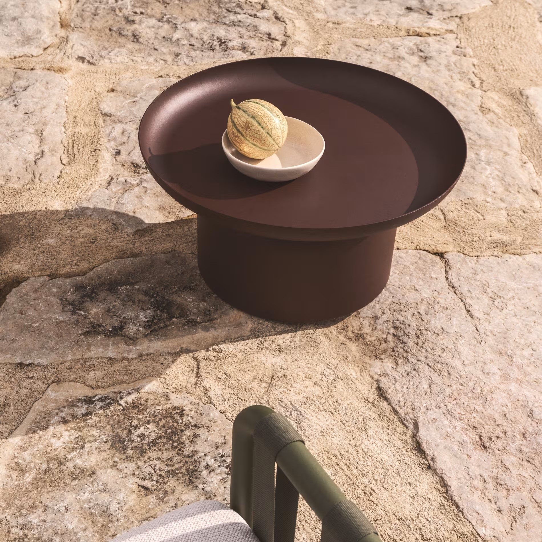 Stolik Ogrodowy Arcola 70 Cm Brązowy Kave Home