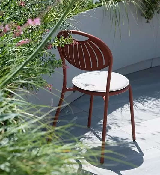 Krzesło barowe do ogrodu Coupole lodowa biel Emu