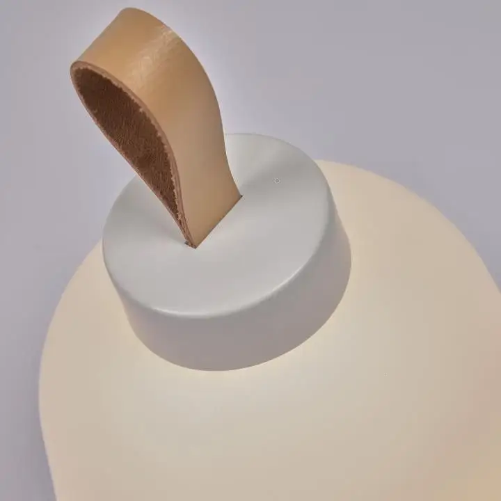 Lampa stołowa Katia z białym wykończeniem
