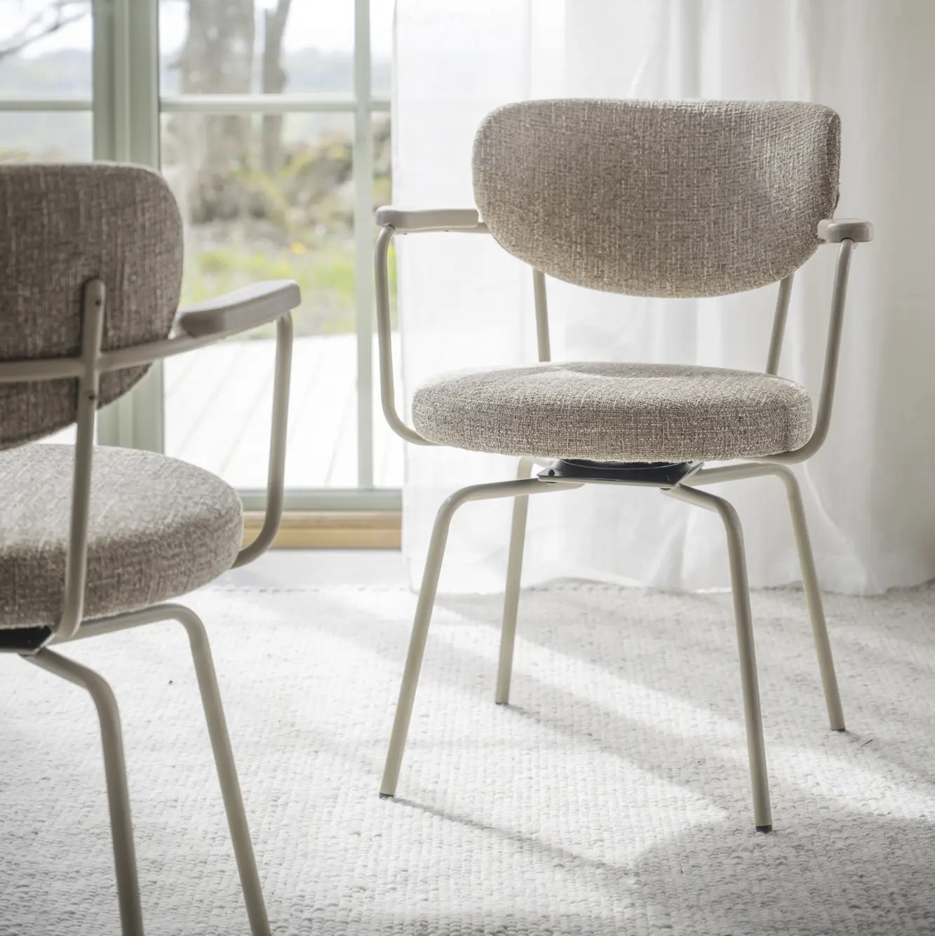 Krzesło Merrick Tkanina Ciemnobeżowa - Podstawa Beżowa Rowico