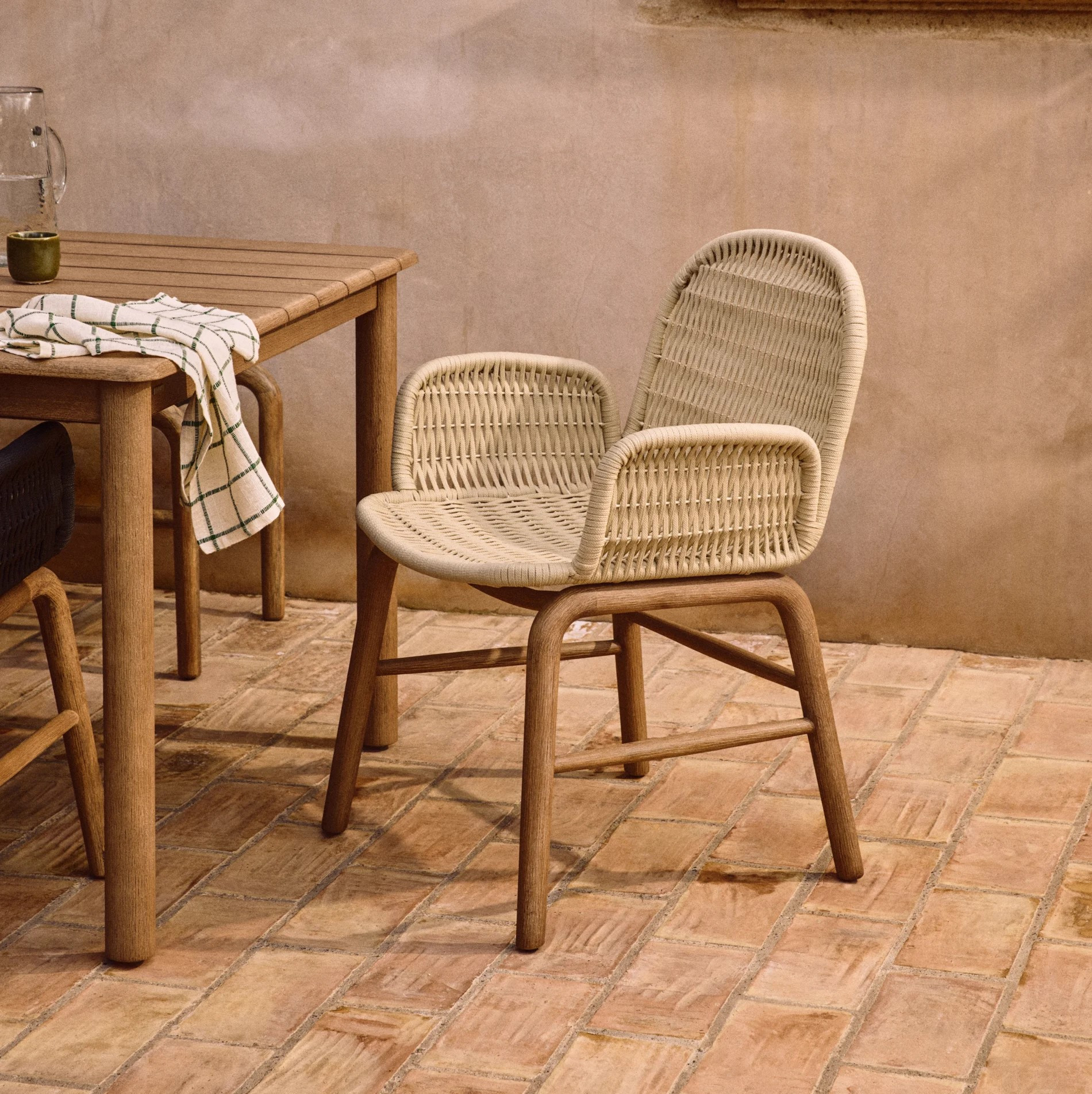 Krzesło Ogrodowe Alipa Z Podłokietnikiem Ecru Kave Home