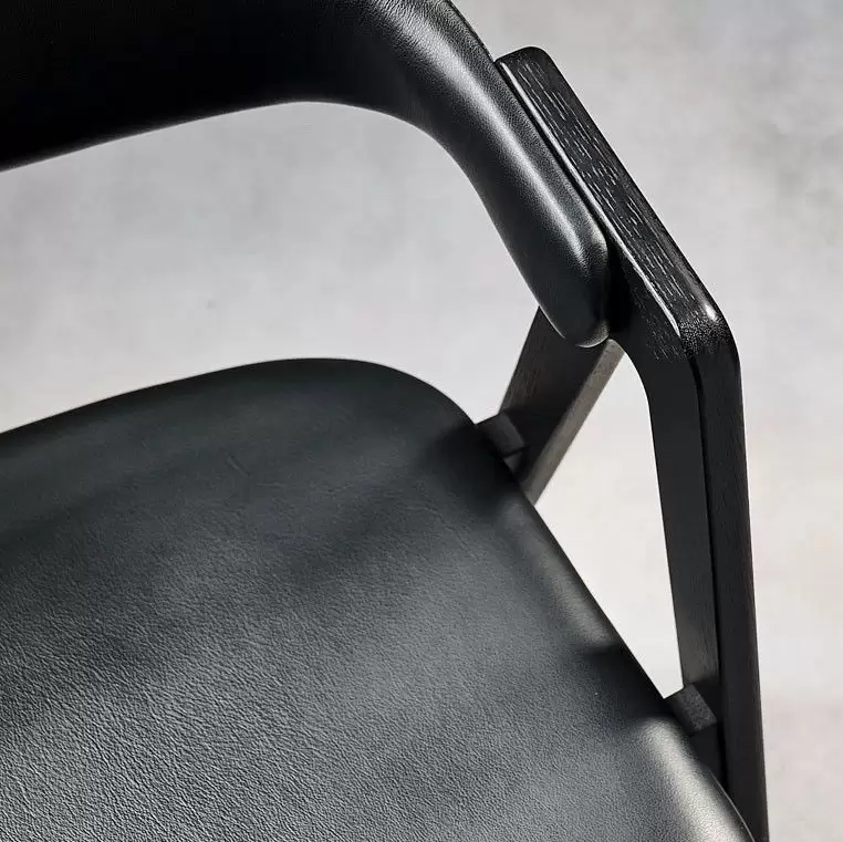 Krzesło Barrow czarny dąb czarna skóra