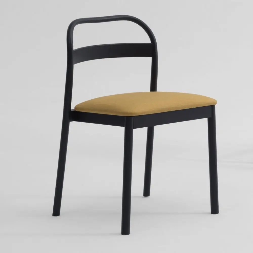 Krzesło Collin z czarną ramą