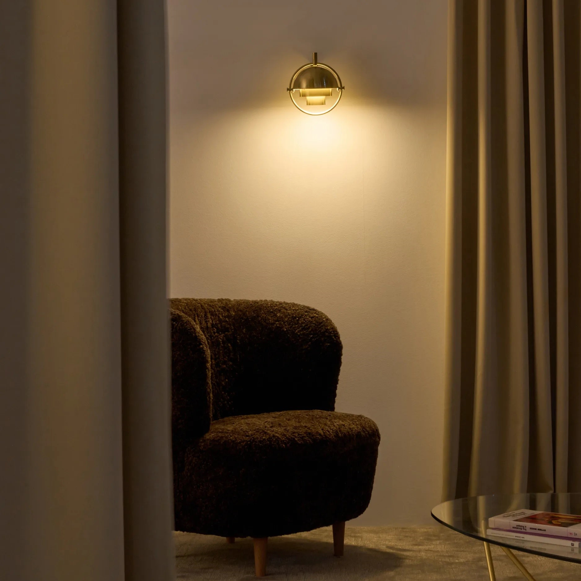 Lampa Ścienna Multi-Lite Mosiężna Gubi
