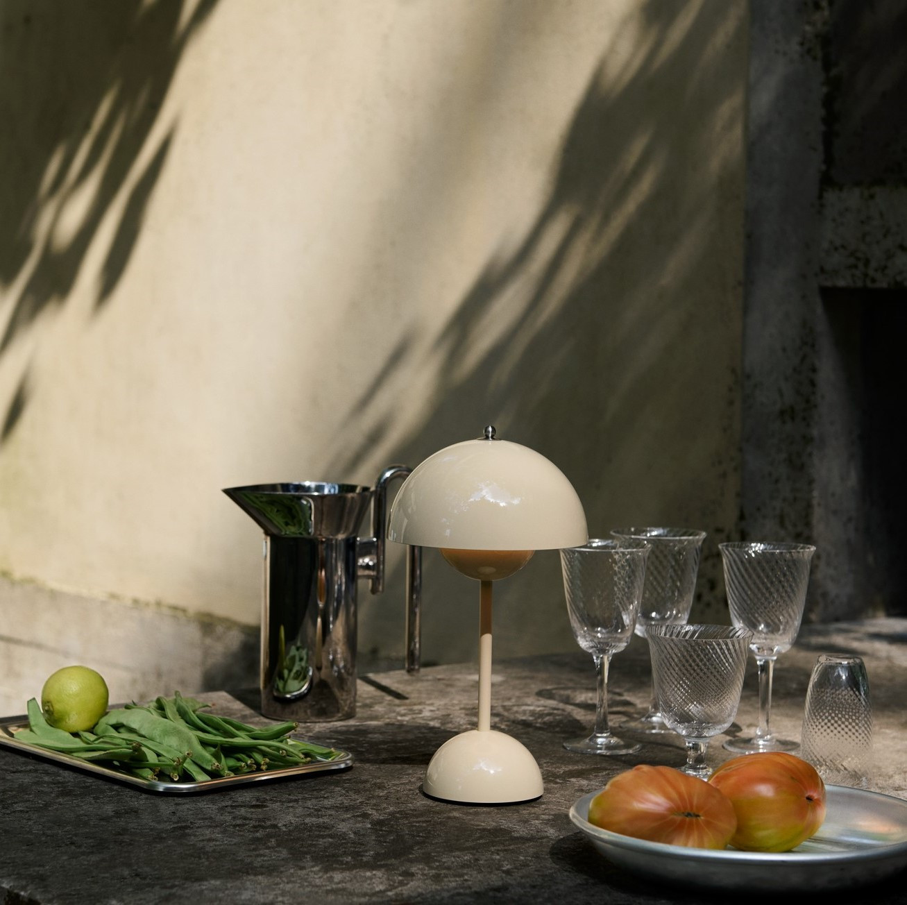 Lampa Stołowa Flowerpot Vp9 Ivoiry Andtradition