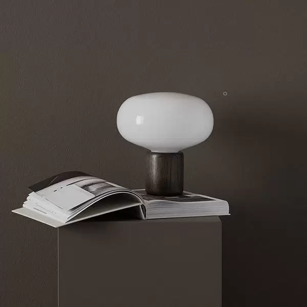 Lampa stołowa Karl Johan przydymiony dąb New Works