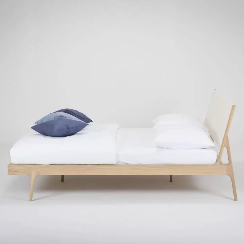 Łóżko dębowe Fawn 160x200 cm biały zagłówek Gazzda