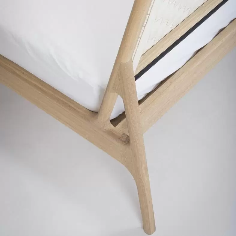 Łóżko dębowe Fawn 180x200 cm biały zagłówek Gazzda