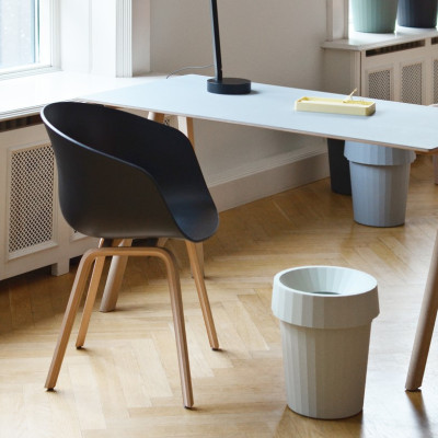 Biurko CPH90 Hay naturalny dąb - białe linoleum HAY