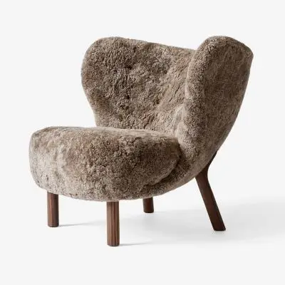 Fotel Little Petra VB1 walnut-Sheepskin Sahara Andtradition