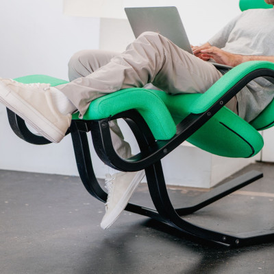 Fotel ergonomiczny Gravity, Vidar 0932 czarne drewno Varier