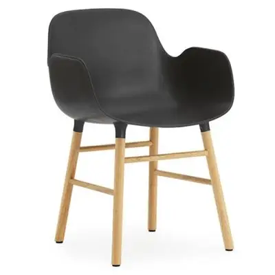 Krzesło Form Z Podłokietnikami Dębowa Podstawa Czarne Normann Copenhagen
