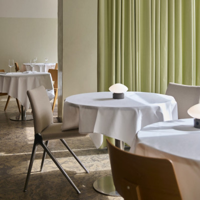 Krzesło Kape IF7 podstawa polerowane aluminium - tapicerka Grain 61252 Andtradition