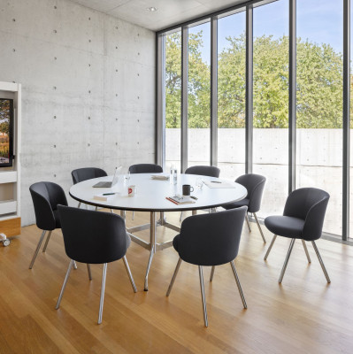 Postranní židle Mikado, leštěný hliník – Plano Dark Grey Vitra