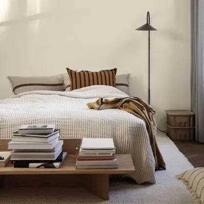 LAMPA ŚCIENNA ARUM WYSOKA CZARNA FERM LIVING