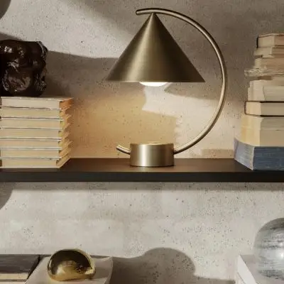 LAMPA STOŁOWA MERIDIAN MOSIĘŻNA FERM LIVING