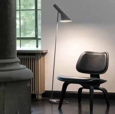 Lampa podłogowa AJ ciemnoszara Louis Poulsen