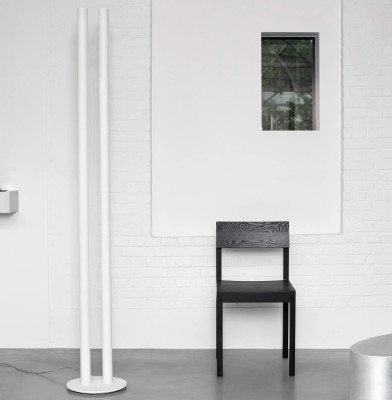 L1 bílá stojací lampa Valerie Object
