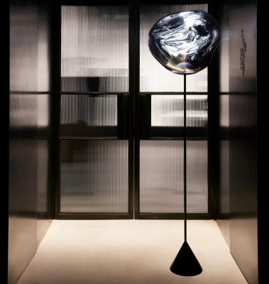 Lampa podłogowa Melt Cone Slim przydymiona Tom Dixon