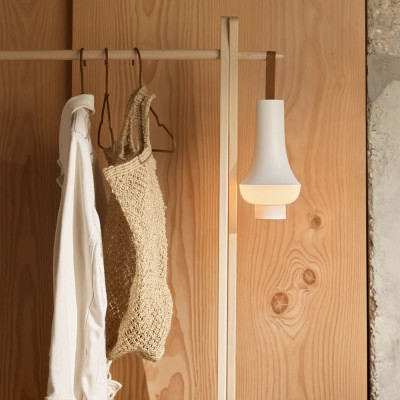 Lampa przenośna Tomoshi biała Louis Poulsen