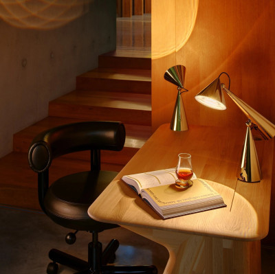 Lampa stołowa Pose Task złota Tom Dixon