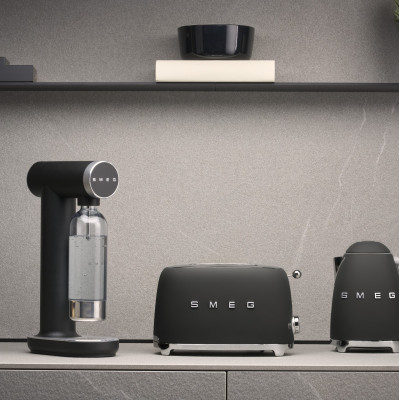 Saturator do wody Collezione czarny mat Smeg