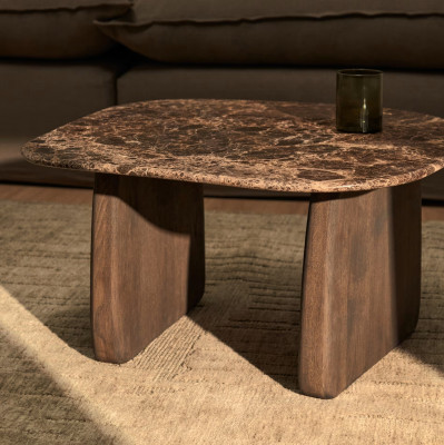 Stolik okazjonalny Pirita blat marmur - podstawa ciemny dąb kave home