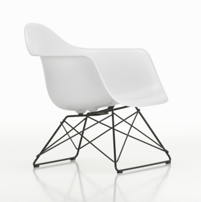 Eames Plastic Armchair LAR white - black base Vitra