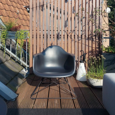 Eames Plastic Armchair LAR gray - chrome base Vitra