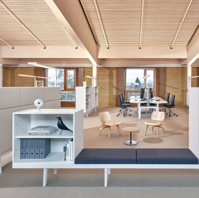 Křeslo Plywood Group LCW přírodní jasan Vitra