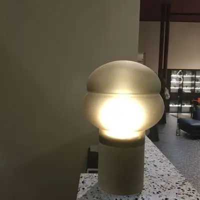 LAMPA STOŁOWA KUMO ŚREDNIA PRZYDYMIONA SZARA-TAUPE PULPO