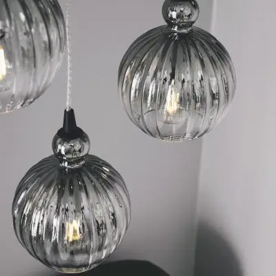 LAMPA WISZĄCA BOLA PRZYDYMIONA