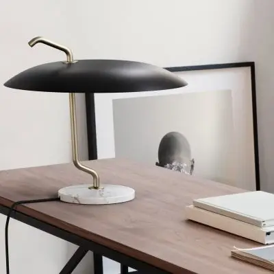 Lampa stołowa Model 537 mosiężny wspornik - czarny klosz Astep