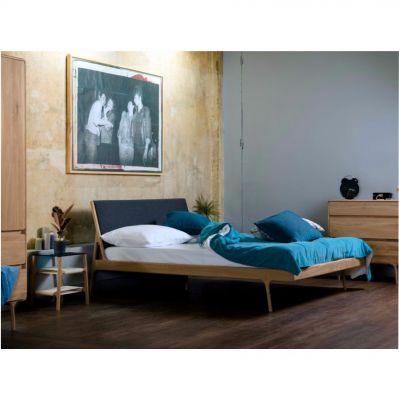 Łóżko dębowe Fawn 140x200 cm niebieski zagłówek Gazzda