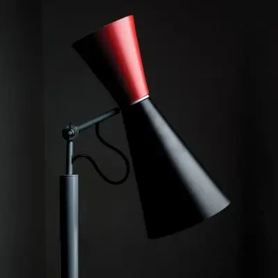 Lampa podłogowa Parliament czarno-czerwona Nemo Lighting