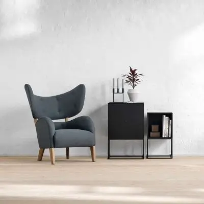 Fotel My own chair sheepskin nóżki orzech By Lassen