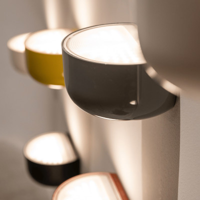 Lampa ścienna Bellhop brązowa Flos