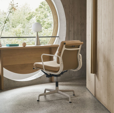 Fotel biurowy Soft Pad EA 231 skóra naturalna Marron - podstawa bordowa Vitra