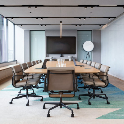 Krzesło biurowe Soft Pad EA 217 Tkanina Track Nero - podstawa czarna Vitra