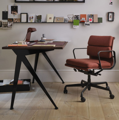 Krzesło biurowe Soft Pad EA 217 Tkanina Track Magenta - podstawa czarna Vitra