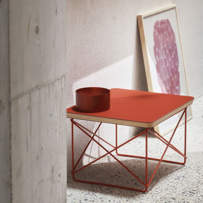 LTR příležitostný stůl – červená deska HPL – červená základna Vitra