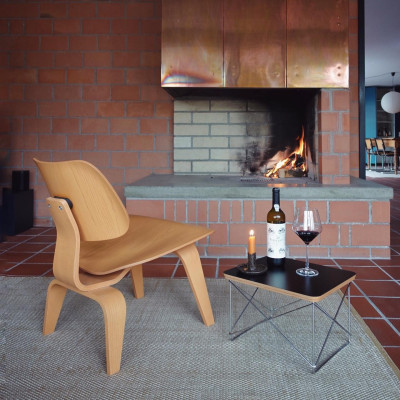 Příležitostný stolek LTR – černá deska HPL – podnož z nerezové oceli Vitra