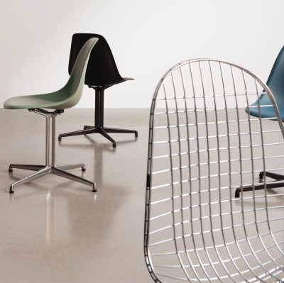 Krzesło Eames Plastic Side Chair RE DSL niebieskie Vitra