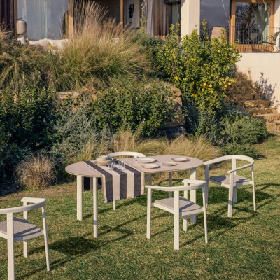 Zestaw ogrodowy Erice stół 230 cm + 6 krzeseł beżowy Kave Home